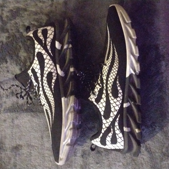 BRONAX black&white art style👟🆕 non used. Perfect condition. Check pics! - Picture 3 of 12